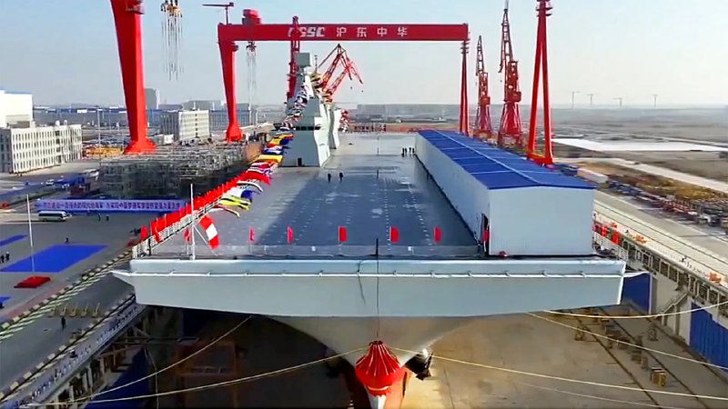 Новый китайский корабль с электромагнитной катапультой