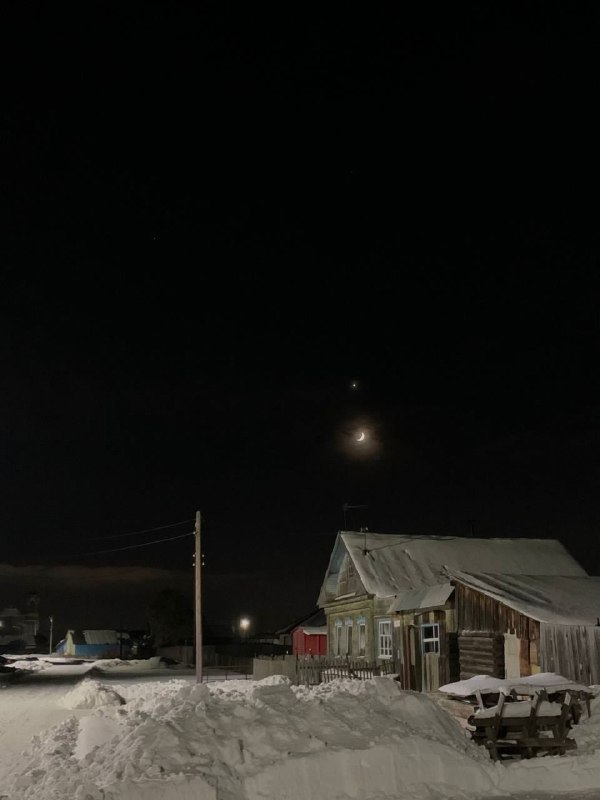 Удивительные снимки Луны и Венеры от фотографов