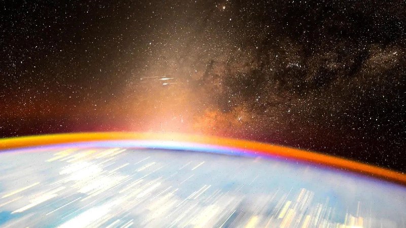 Зодиакальный свет и Млечный Путь: удивительное фото из космоса