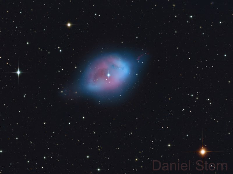 Удивительное наблюдение: два белых карлика в туманности NGC 1360