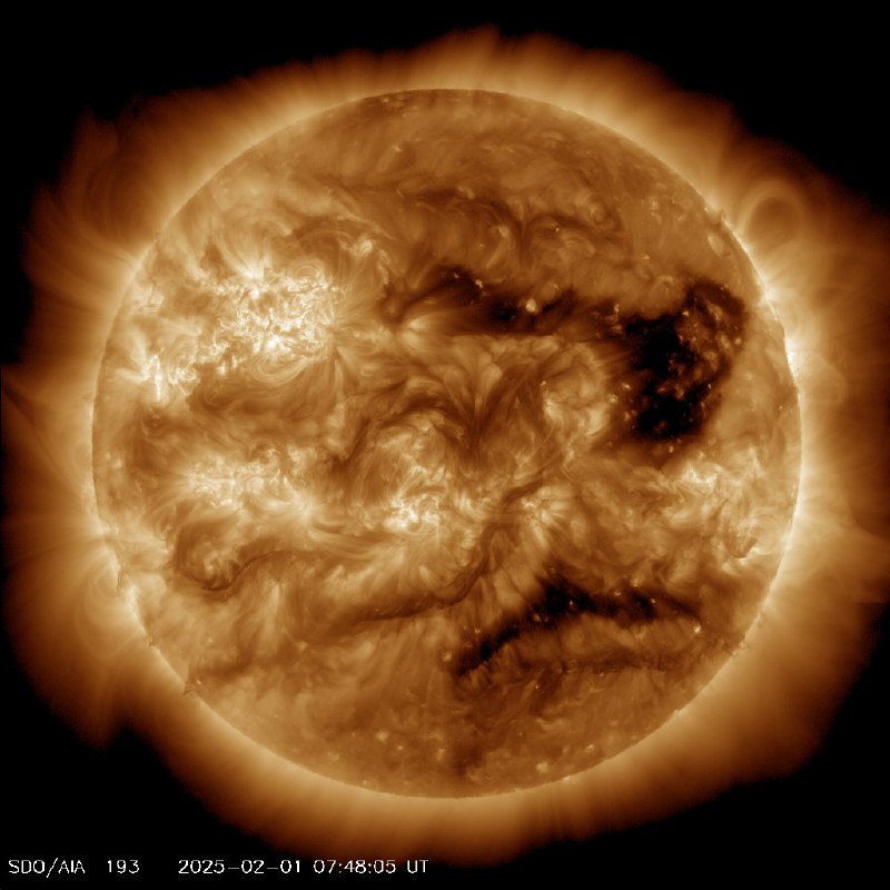 Корональная дыра на Солнце: новые снимки от SDO