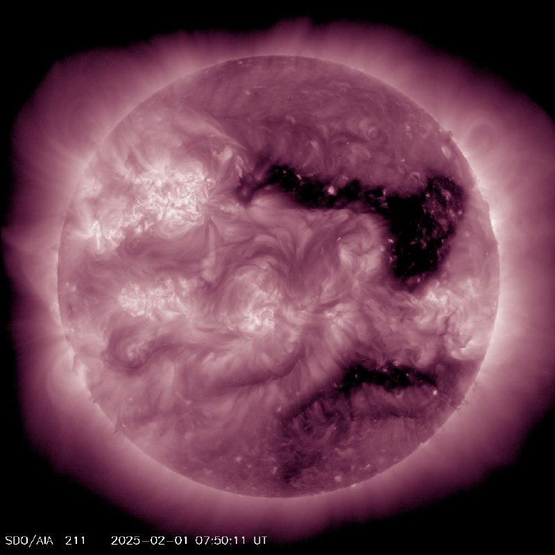 Корональная дыра на Солнце: новые снимки от SDO