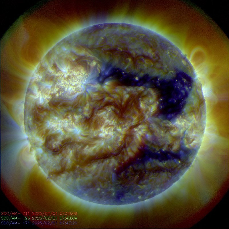 Корональная дыра на Солнце: новые снимки от SDO