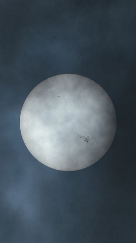 Уникальные фотографии группы пятен на солнечной поверхности