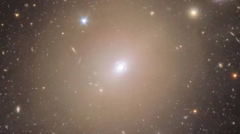 Фантастическое кольцо всевластия в галактике NGC 6505