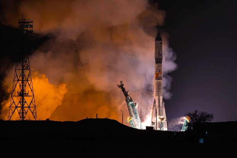 Ночной старт ракеты: момент вдохновения и таинственности