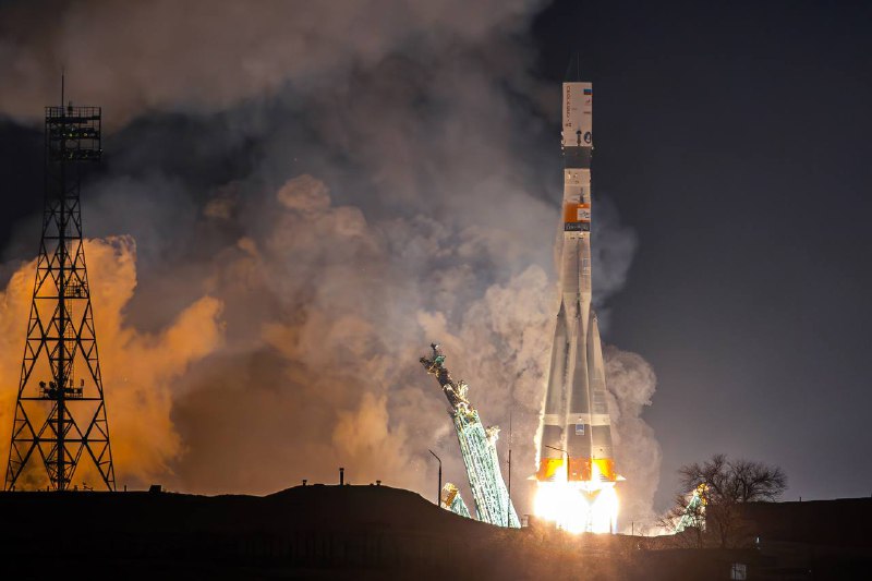 Ночной старт ракеты: момент вдохновения и таинственности