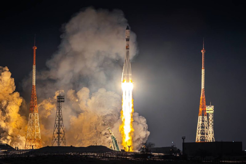 Ночной старт ракеты: момент вдохновения и таинственности