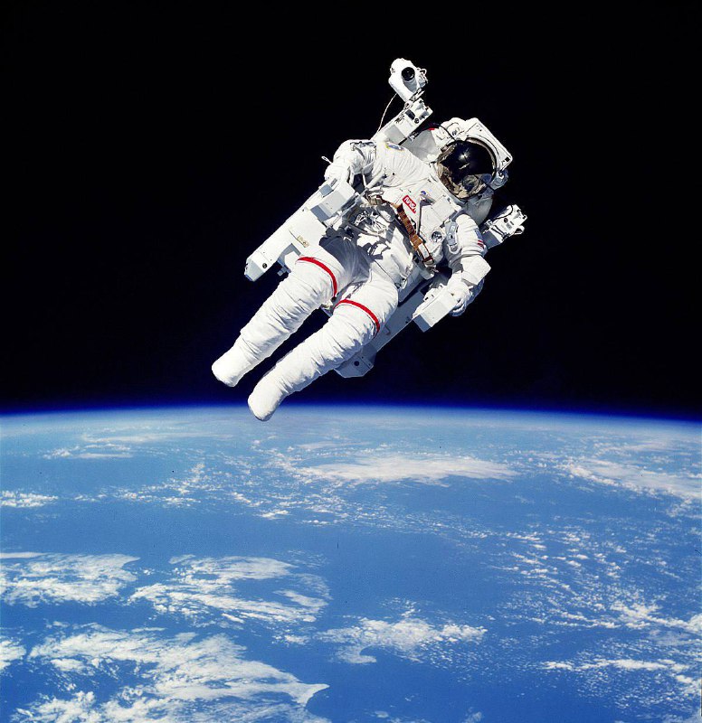 Почему на космических фотографиях не видно звезд