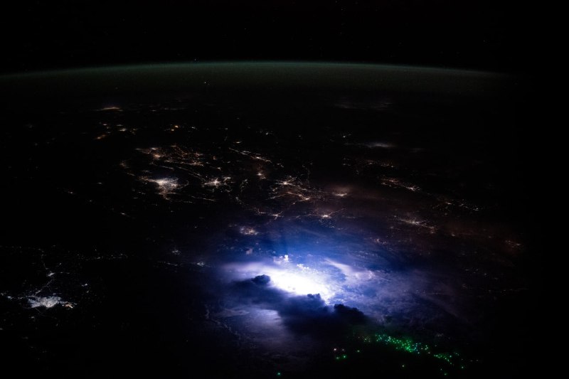 Фотографии ночной Земли с Международной космической станции