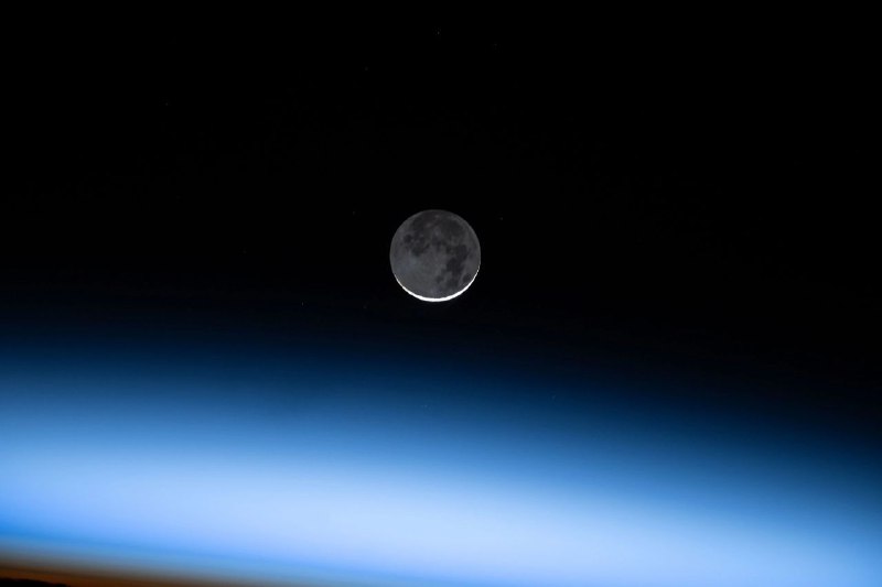 Обзор видов Луны и Земли с орбиты МКС