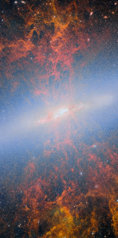 Галактика M82: яркое звездообразование и взаимодействие с соседней галактикой
