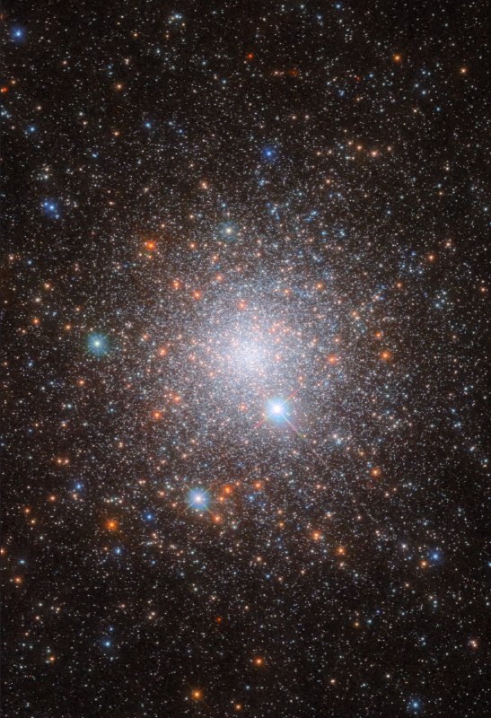 Образец шарового скопления NGC 1786 в Большом Магеллановом Облаке