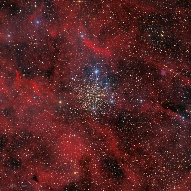 Редкое изображение рассеянного звёздного скопления IC 1311 и планетарной туманности